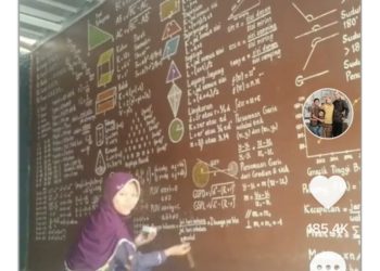 Viral, Ingin Jadi Seniman Guru Matematika Tulis Rumus di Dinding