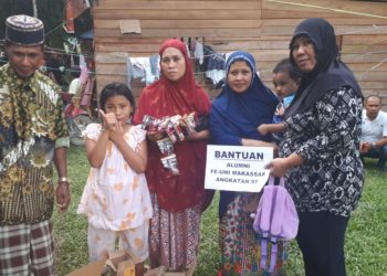 Alumni FE-UMI Angkatan 1997 Salurkan Bantuan Korban Banjir Bandang Masamba