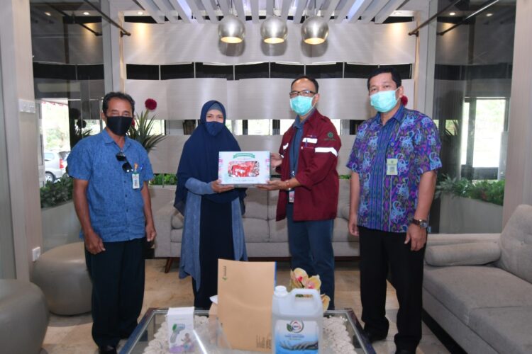 Pupuk Kaltim Bantu Kebutuhan Antisipasi Covid-19 di Kecamatan Bontang Barat dan Perpustakaan Daerah