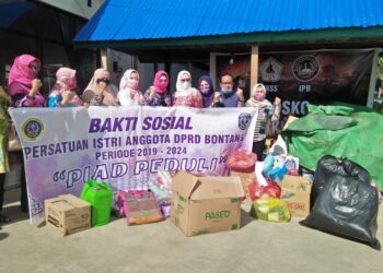 Istri-istri Legislator Bontang Bantu Korban Kebakaran Rawa Indah