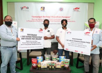 Dukung Tani Organik di Kaltim, YDBA dan PT Pamapersada Serahkan Bantuan Alat Pertanian