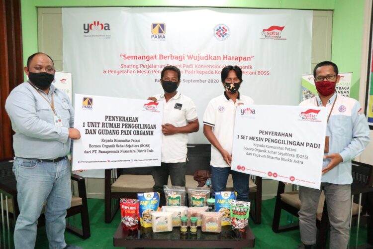 Dukung Tani Organik di Kaltim, YDBA dan PT Pamapersada Serahkan Bantuan Alat Pertanian