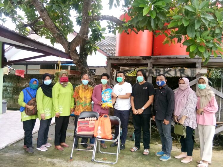 TEAMUDA Bontang Bersinergi Bagi 50 Paket Sembako untuk Anak Yatim