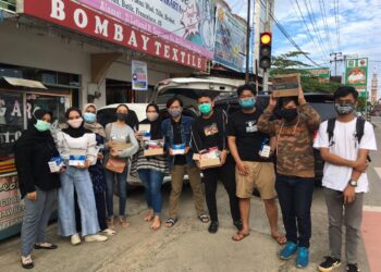 Bontang Bersinergi & Teamuda Bontang Bagi Ratusan Masker dan Handsanitizer Gratis