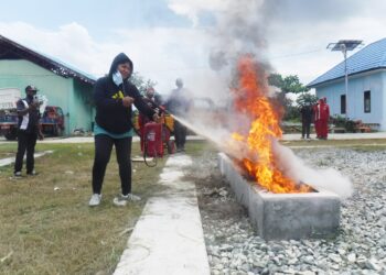 Seabrek Tugas Disdamkartan, Melawan Api Hingga Latih Warga