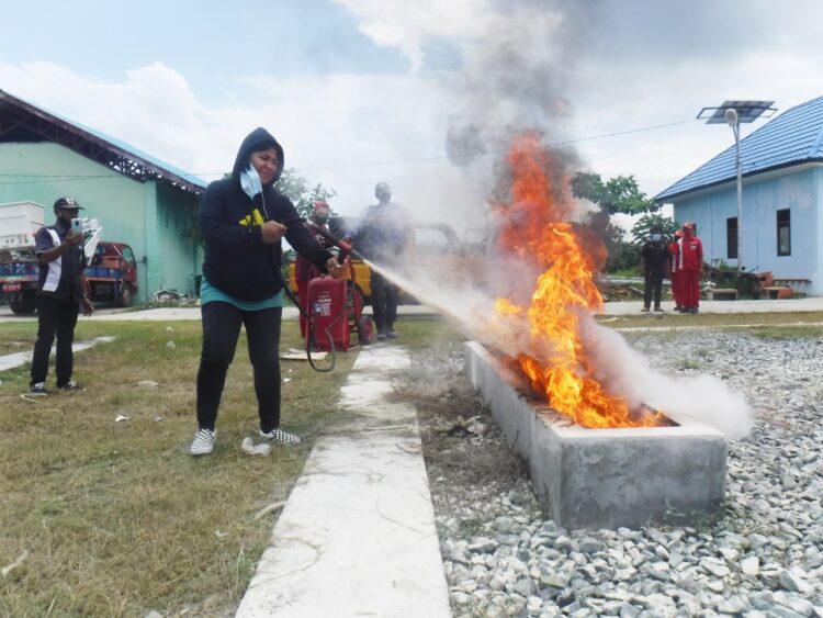 Seabrek Tugas Disdamkartan, Melawan Api Hingga Latih Warga