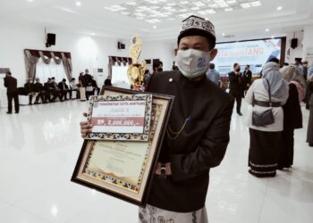 HUT 21 Bontang, Sekertariat DPRD Raih Juara III Tata Kelola Kearsipan