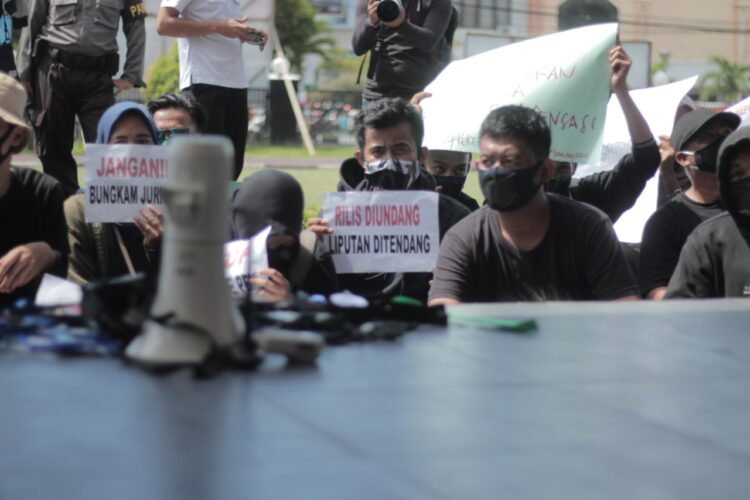 Kecam Tindakan Represif, Puluhan Jurnalis Demo Mapolres Bontang