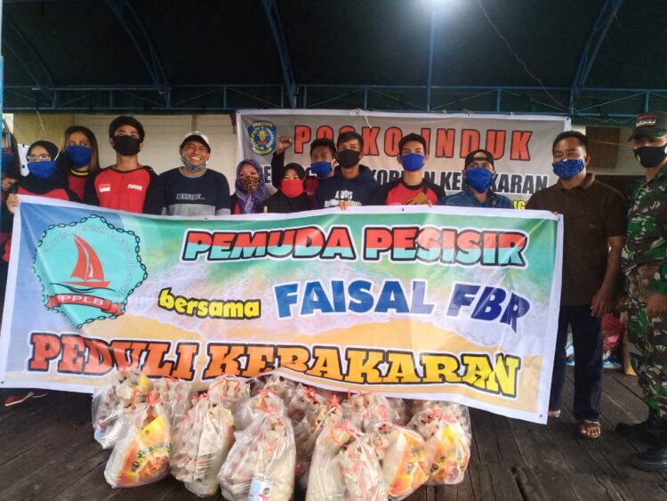 Gunakan Klotok, Faisal FBR dan IPPLB Bantu Korban Kebakaran BK