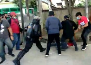 Demo Tolak UU Cipta Kerja Ricuh, Aksi Represif Polisi Dinilai Melanggar HAM