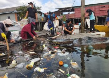 2 Jam Bersih Laut Selambai, Kelompok Pemuda Ini Angkut 140,955 Kg Sampah