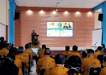 Hadiri Pengukuhan 52 Ketua RT di Lok Tuan, Neni Ajak Ikhlas Melayani