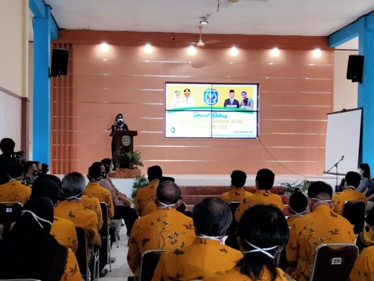 Hadiri Pengukuhan 52 Ketua RT di Lok Tuan, Neni Ajak Ikhlas Melayani