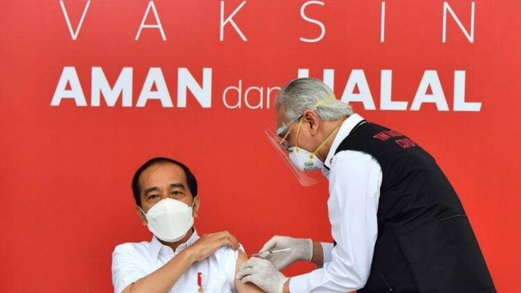 Disuntik Vaksin Covid-19, Jokowi: Ikhtiar Besar untuk Terbebas dari Pandemi
