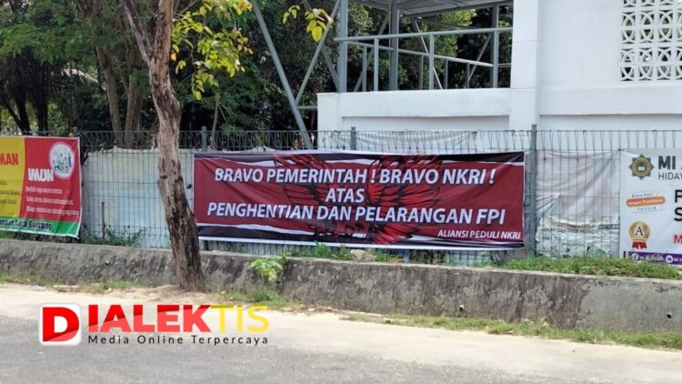 Muncul Spanduk “Bravo Pemerintah Larang FPI” di Lang-lang