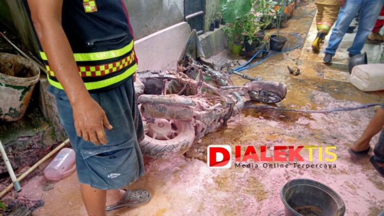 Bikin Bingung, Baru Pulang dari Pasar, Motor Terbakar Sendiri di Parkiran Rumah