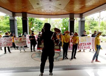 Mahasiswa Unmul Gelar Aksi Tuntut Uang Kuliah Tunggal Gratis