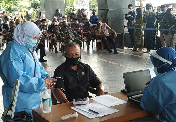 Usai Disuntik Vaksin, Muhammad Samsun Ajak Warga tak Ragu Ikut Vaksinasi