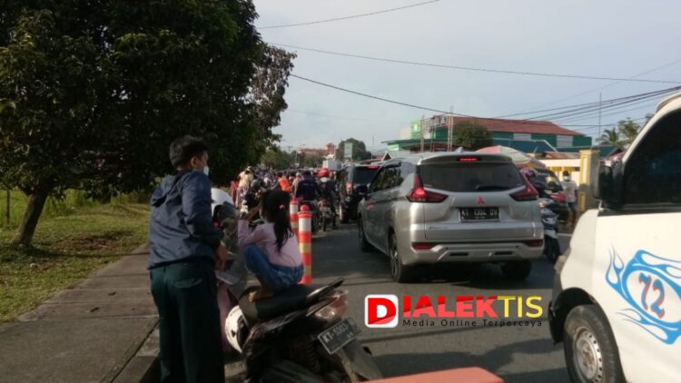 H-1 Kaltim Bersemedi, Warga Berbondong Bondong Stok Kebutuhan Dapur