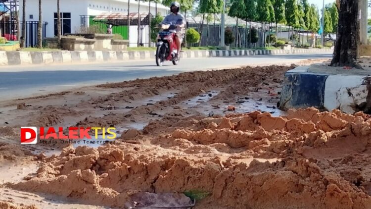 Imbas Pematangan Lahan Pemkot, Jalan di Loktuan Banjir Lumpur