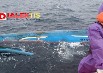 Perahu Terbalik Dihantam Ombak di Perairan Bontang, 4 Pemancing Dievakuasi