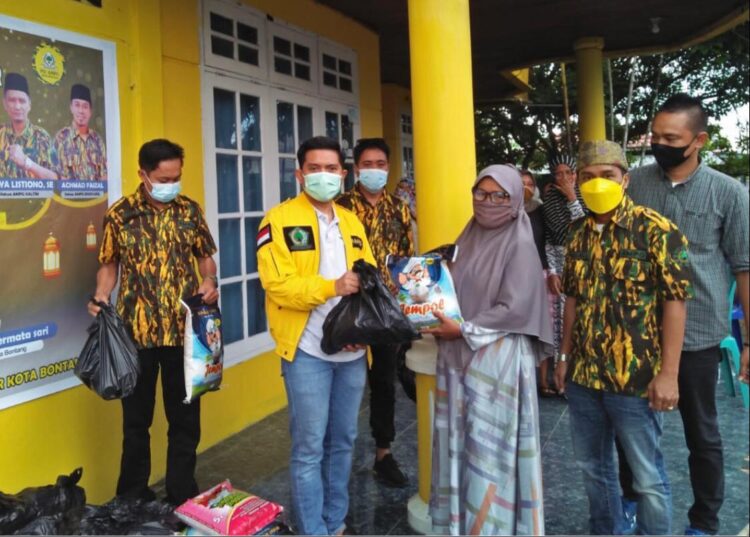 Golkar Berbagi Berkah Ramadan, AMPG Bontang Bagi Ratusan Paket Sembako