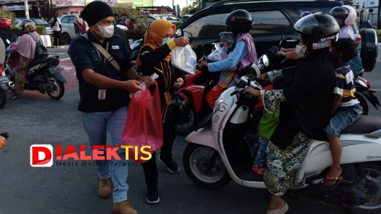 Peringati Hari Kebebasan Pers, Jurnalis Bontang Gelar Aksi Simpatik Bagi Takjil