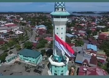 Viral Pengibaran Bendera di Menara Masjid Al-Hijrah, Warganet: Masya Allah, Merdeka!