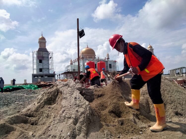 Penyelesaian Masjid Terapung Dikebut, Awal Tahun Baru Bisa Digunakan