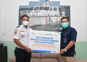 PKT Proaktif Salurkan 100 Paket Sembako untuk Masyarakat Bontang