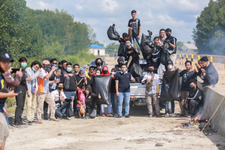 Hadiri HUT MOCB, Andi Faiz Apresiasi Aksi Bikers Peduli Lingkungan
