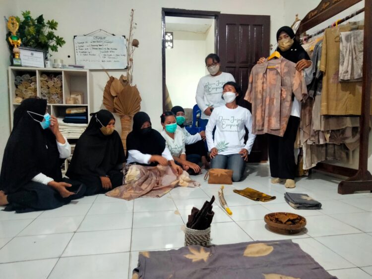 Daon Jajar Ecoprint, Batik Istimewa dari Guntung Binaan Pertagas