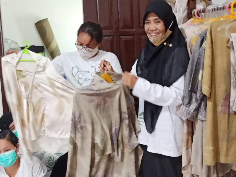 Sewa Agensi untuk Branding, Masker Batik Daon Jajar Ecoprint Laris Saat Pandemi
