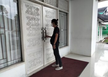 Pelantikan Pejabat Pemkot Bontang Dilakukan Secara Tertutup, Pintu Dikunci dari Dalam