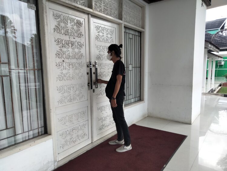 Pelantikan Pejabat Pemkot Bontang Dilakukan Secara Tertutup, Pintu Dikunci dari Dalam