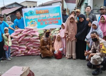 Paguyuban Nganjuk Beri Bantuan Sembako Korban Kebakaran Loktuan