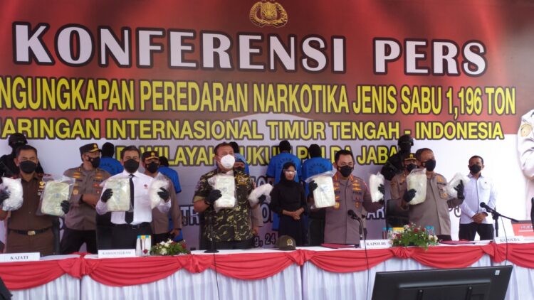 Ngeri, Polisi Sita Barbuk Sabu Senilai Rp 1,43 Trilyun di Perairan Pangandaran