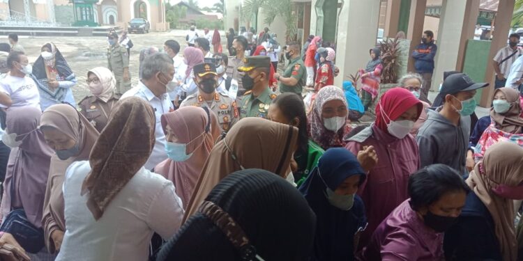 Bazar Ramadan di Lapangan Parkesit, Minyak Goreng Diserbu Pembeli