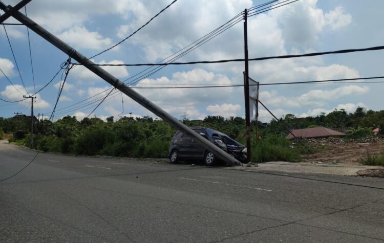Avanza Sikat Tiang Listrik, Kusnodo dan Loktuan Sempat Alami Pemadaman
