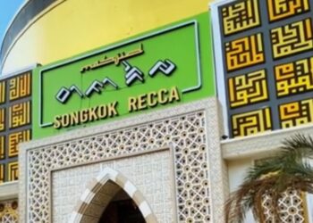 Megahnya Masjid Kubah Songkok Recca, Destinasi Wisata Religi di Bone