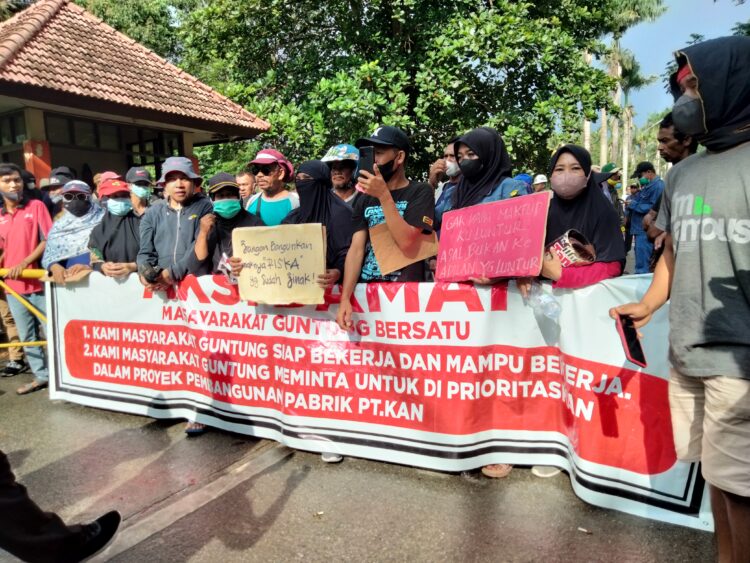 Warga Guntung Gelar Demo Tuntut Diprioritaskan di Proyek PT KAN