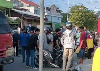 Tabrak Truk di Kapsulan Monamas, Pemotor Wanita Terima 11 Jahitan di Pelipis