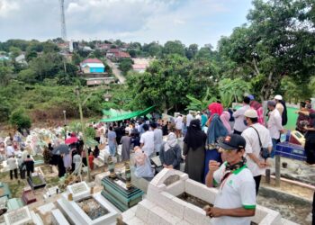 Seribuan Warga Hantar Pemakaman Tokoh Masyarakat Loktuan Haris Hafid