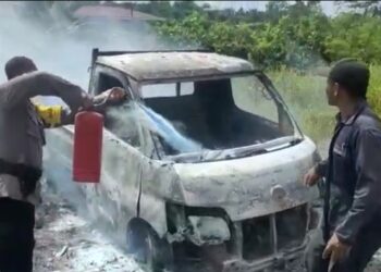 Ambil Rumput Pakan Kurban, Pickup Malah Terbakar di KM 5 BTG-Sangatta