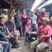 Pedagang Bertahan di Bangunan Lama