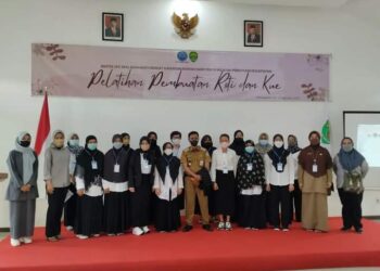 15 Warga Kelandasan Ilir Dilatih jadi Pengusaha Kue dan Roti di BLKI Balikpapan