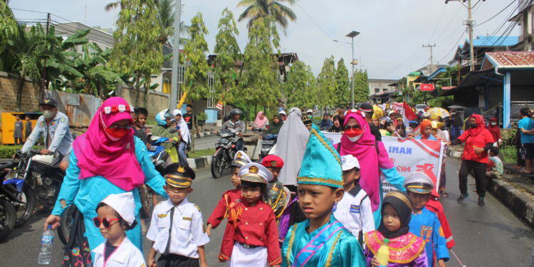 Serunya Pawai Kemerdekaan di Lok Tuan Kota Bontang