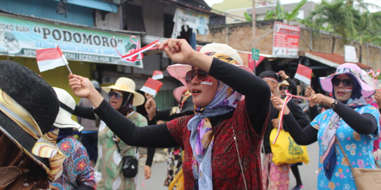 Serunya Pawai Kemerdekaan di Lok Tuan Kota Bontang