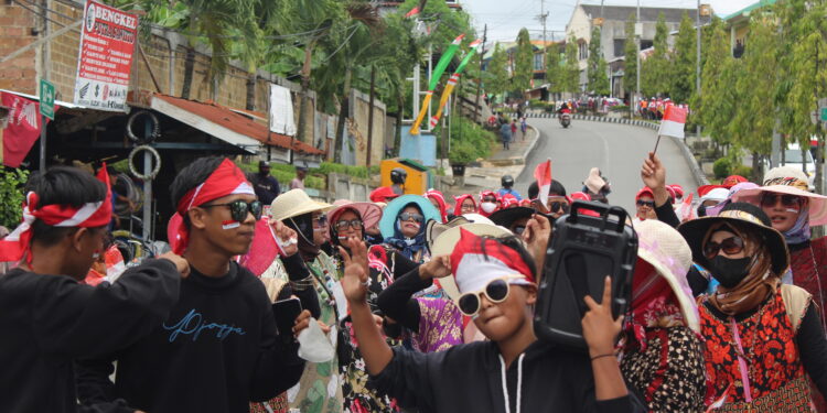 Serunya Pawai Kemerdekaan di Lok Tuan Kota Bontang