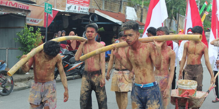 Serunya Pawai Kemerdekaan di Lok Tuan Kota Bontang